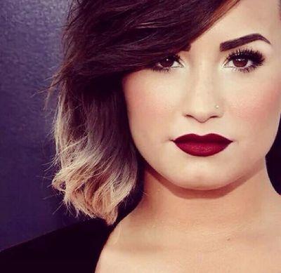 Fui procurar Demi lovato no google e agora to aqui.