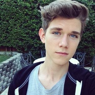 ☁︎☁︎    I love you Devan!! Please notice me one day cause you are da bae♡   ☁︎☁︎
