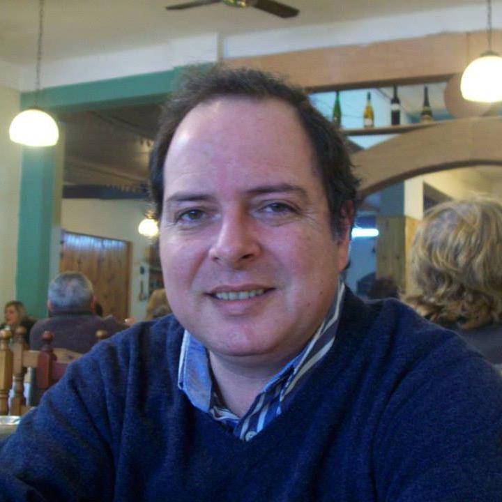 abogado; afiliado a UCR desde 1986;  
socio del Club Atlético San Lorenzo de Almagro.
Argentina/Italia.