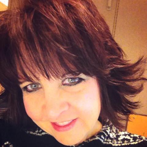 Sales Manager for Penguin Random House, Food Network junkie Football Fanatic- GO RAVENS!!! shoe obsessed country girl...  opinions expressed here are ALL mine