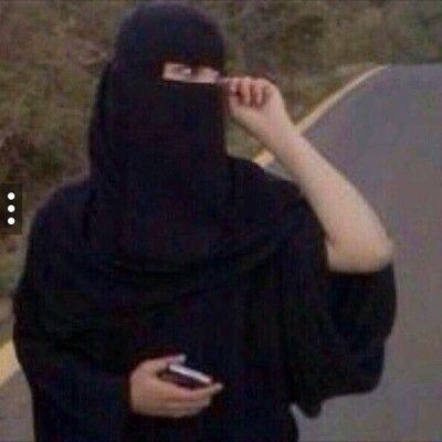 ‏وهل لي ، بِـ قلب لا يتركني مهما ، حدث ..”