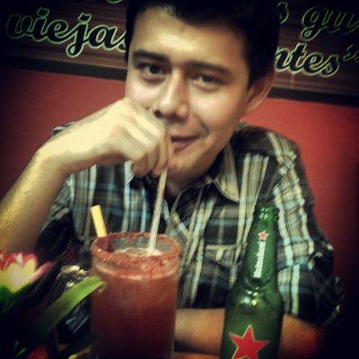 Soy Una Persona Con Valores Y Aspiraciones en la vida, Considero que La Vida es Hermosa y Hay que Vivirla de manera Positiva,me gusta decir las cosas de frente,