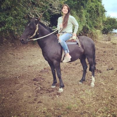 KikaBustos's profile picture. “Procura coleccionar momentos, no cosas.”🍃 🐾🌍👣