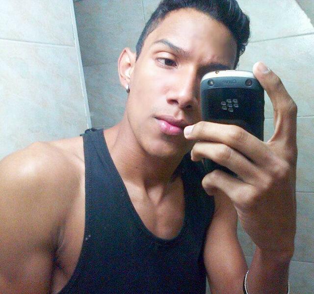 Made in Venezuela / Actualmente :Vivo en #Ccs / Compositor y Cantante. Un LOCO mediático de 1.82 mts de estatura. Publicista en @Conopotours