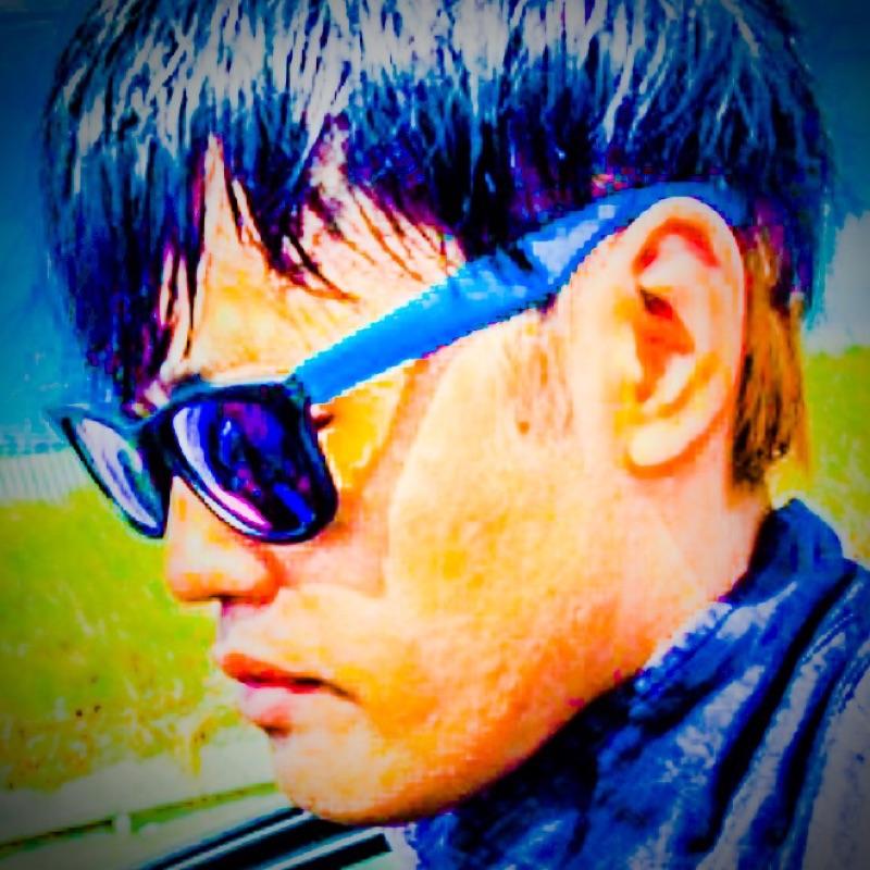 世界で一番青が好き。No blue, no lifeをモットーに日々生きています。