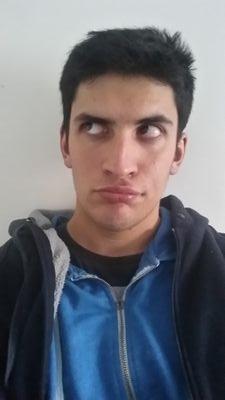 Estudiando informática, me encanta el cine y la buena música.