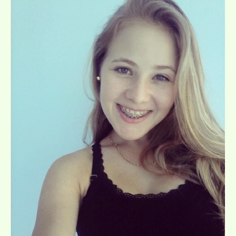 porque metade de mim é um desastre e a outra eu quebrei sem querer rs