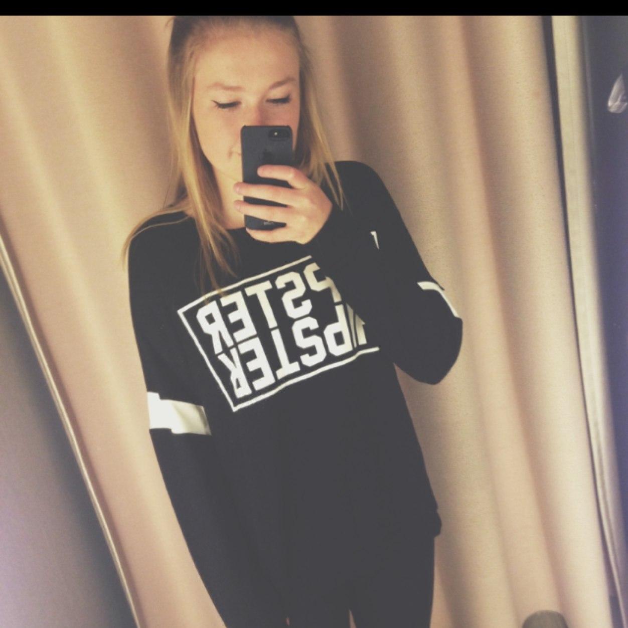 thesecondanna's profile picture. Bryr meg ikke.