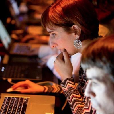 Communiquante dans les sports mécaniques | Organisatrice d'événements d'entreprises | EntrepreneurE | Marseillaise baroudeuse |