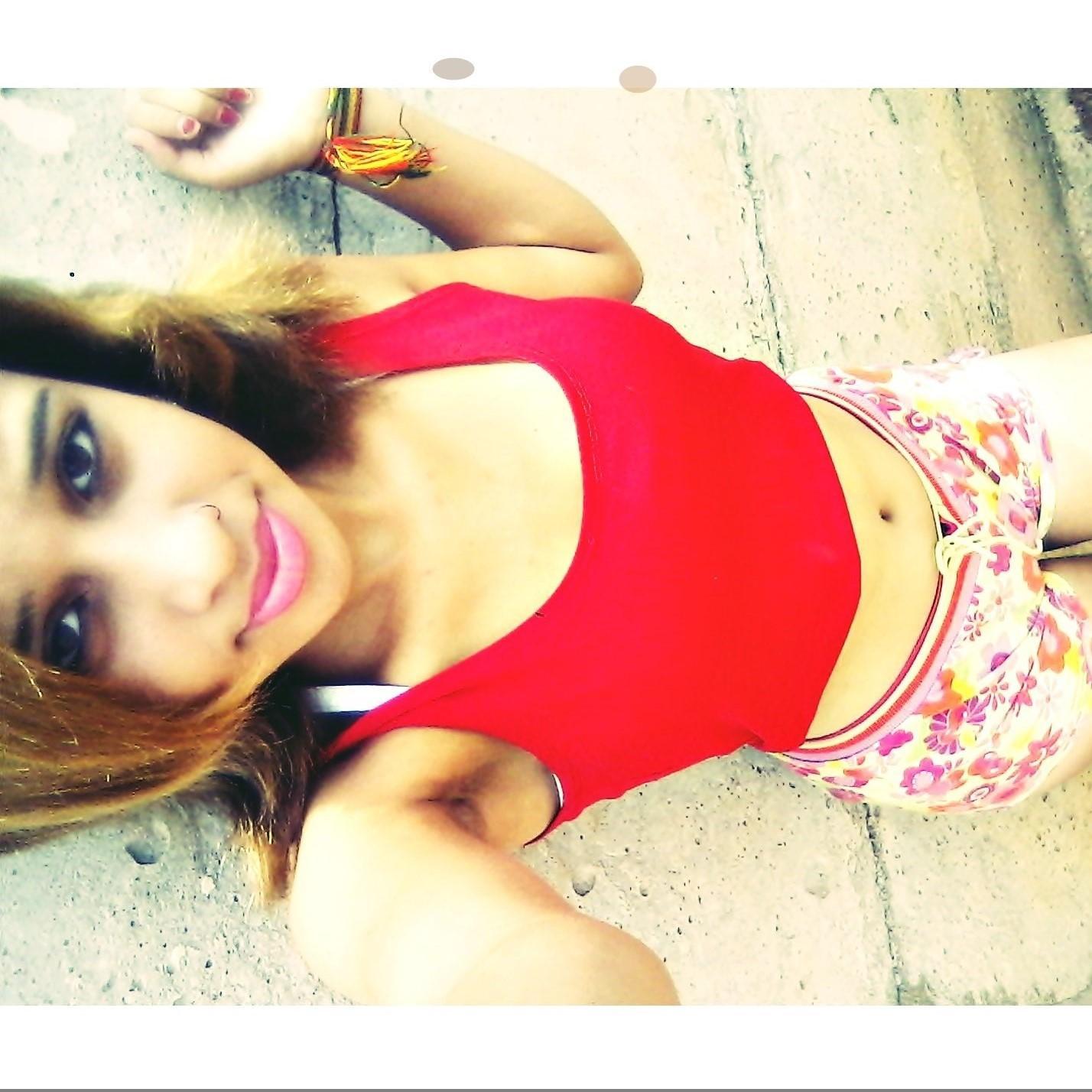 Eu sou frágil, mas meu Deus é forte
Sou pequeno, mas meu Deus é grande
Sou momento, Ele é a eternidade
Ele é tudo, sou só uma frase ♥♥