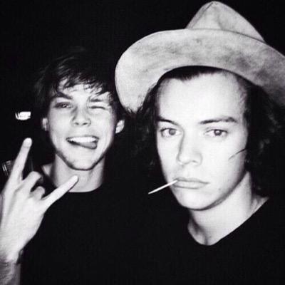 please follow @stylesfvr lovely since you were given this follow!!