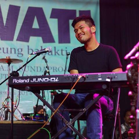 guitarist @pancasura_music ,guitarist @Kaleon_music ,kacapi player,belajar piano semangat !