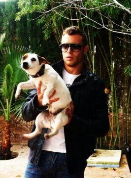 Técnico superior en educación física y animación deportiva. Entrenador personal. Estudiante de psicología en universidad isabel I