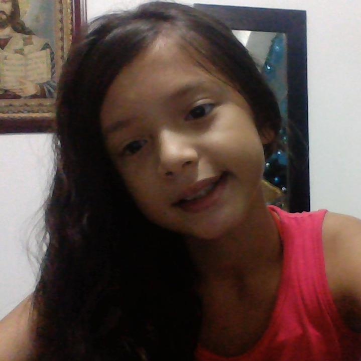 alejandralis04's profile picture. 