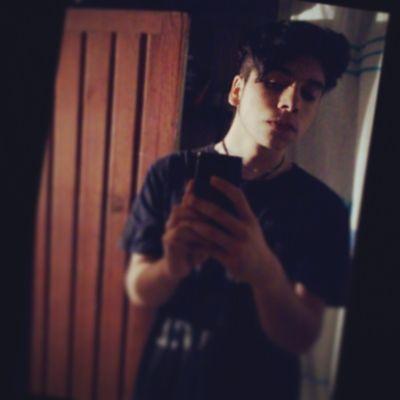 un puro y un ron dan vida a una buena conversación. http://t.co/QIa1BYat96