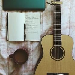 Writing blog called 'Thoughts spill through my quill'. Love Ukuleles, Cats, Coffee, Writing ,Pianos and books. #amwriting #DFTBA
