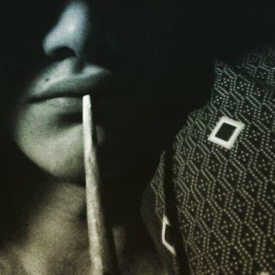 t'as les narines dans la cocaïne négro j'ai les mains dans la verte