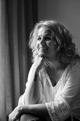 Getrouwd. Mama van 3 kids. Creatieve geest. Humor. Schrijfster van jebentteinde-blog. Opleiding Heao. Ik ben zoveel meer dan wat ik doe.