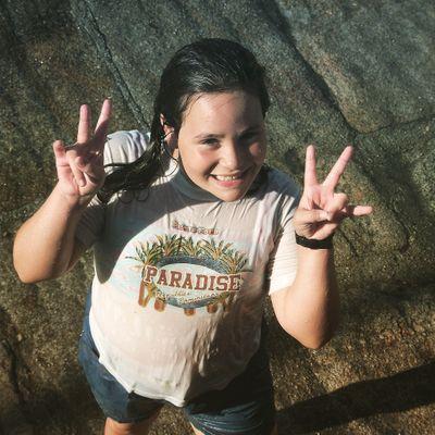 Te quiero pero contigo o sin ti,la vida sigue
Colegio:Virgen Reina
Instagram:@moniarango22