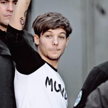 Hey cutie! This is a free follow from @hansensings! follow there, ill follow back! all the love! ☀️