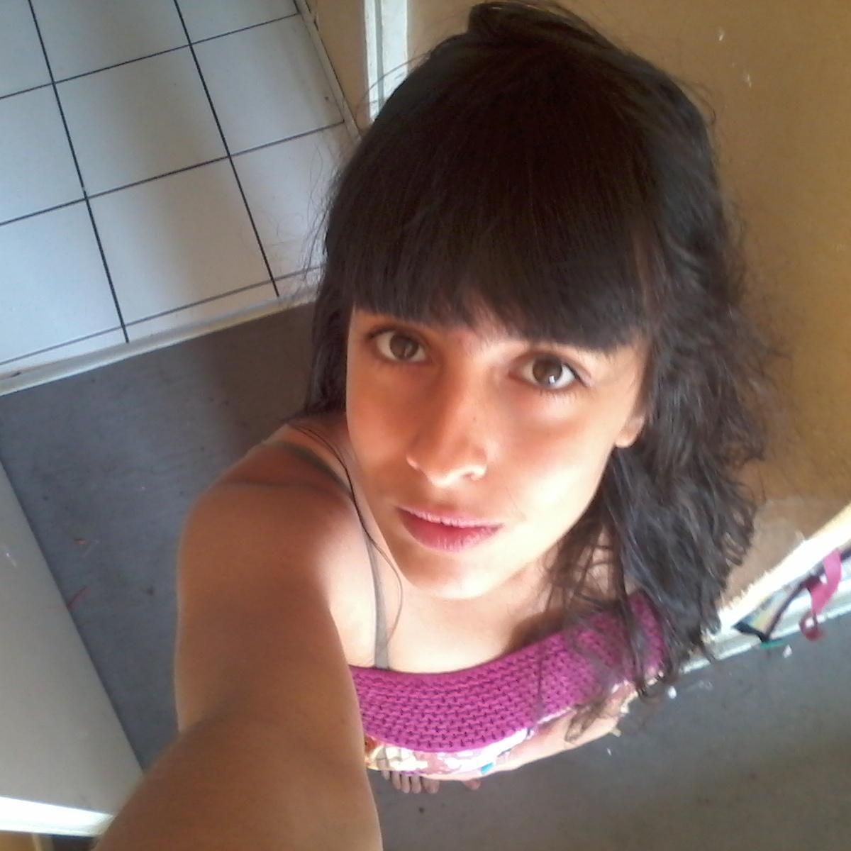 B'jour  je m'appel monica j'ai 15 ans
