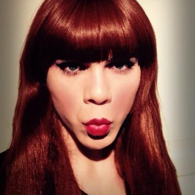 im a girl that was born in the body of a boy unfortunally no one understands. i still live as a boy but dress up and become katie when i can! xxx