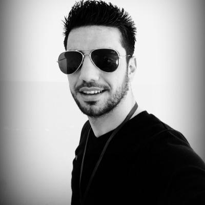هُنَاك أشخآصّ لطَهُر [ قُلْوبهم ]
تتمنَّى لهَم مآ [ تتَمَنى ] لَنْفسَك وأكَثُر .
