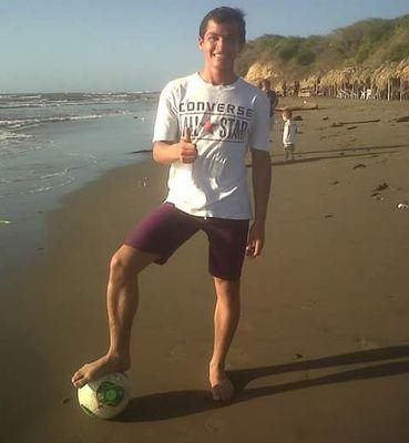 Profesor,
Ingeniero Químico,
'Futbolista',
'Taekwondoka',
Know your limitations, then defy them.