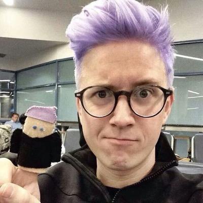 You should follow @JackieSivan because she just gave you a free follow. I love filling people! xx
