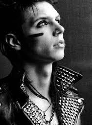 14. Adam Lambert, Allison Iraheta, BVB, Evanescence, FFR, FIR, IFH, Marilyn Manson, MCR, Metallica, NIN, PTV, Queen, September Mourning, SWS, TPR & WATF