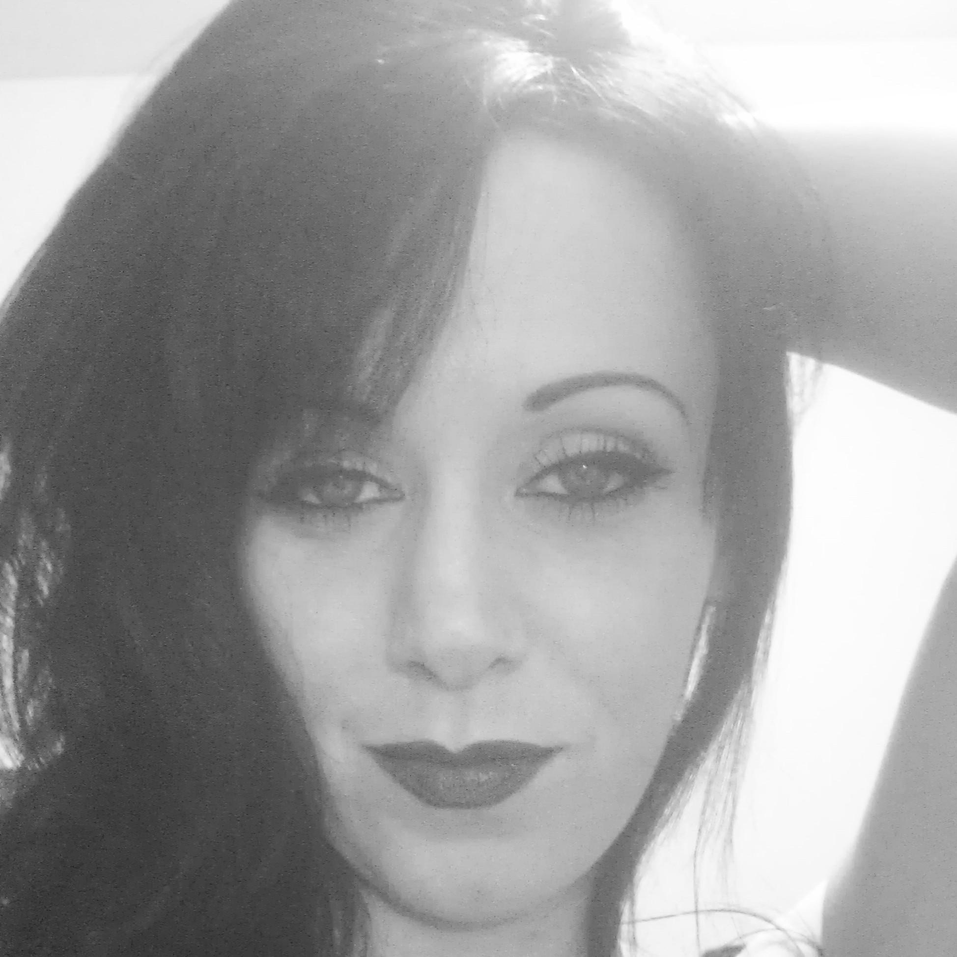 It's either love me or hate me, there is no in between w/ me... Badd Ass Stylist/Colorist & Make~Up Artist...#NOH8... Instagram:BabyPoisn2