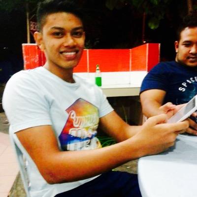 I'm a very simple boy's, Muhammad Safaris Kaum Kerabat panggil 'Faris je' happy 2015 :) ..i'm 18.