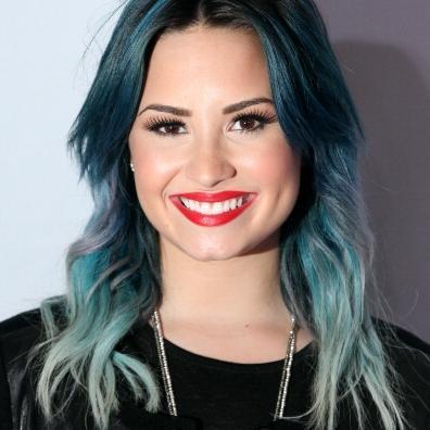 Twitter dedicado a la Diosa @ddlovato // I can see in your eyes u try smile away something you can't disguised...