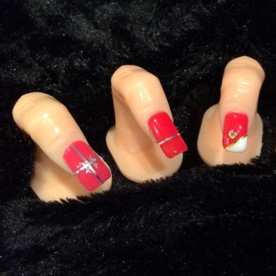 Kelsy Nail's vous propose ses services de pose de faux ongles, méthode gel UV, vernis demi-permanent.