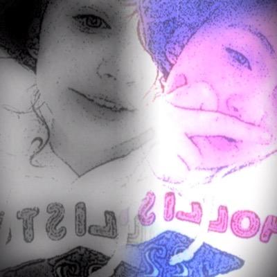 im just a random girl who is here to make you smile and i will help you with any thing 
...y am i the one who gets bullied