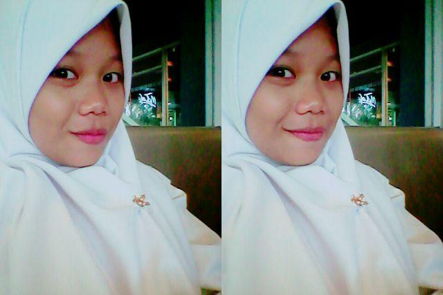 lisaapril99's profile picture. Cobalah serius untuk tidak serius