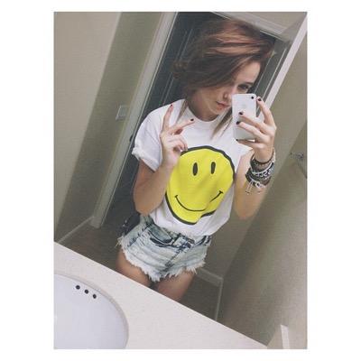 I'm a nightmare dressed as a daydream.✌️ People's opinions don't matter.. unless it's mine✖️