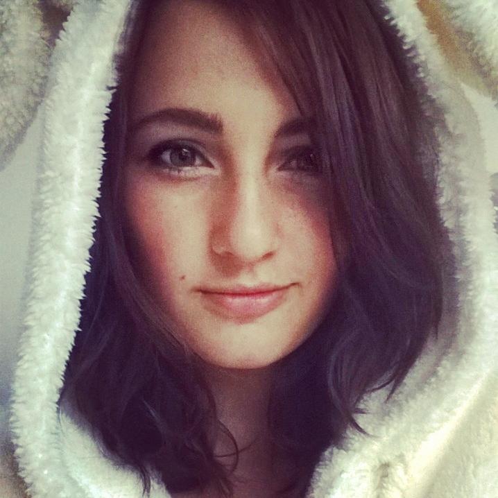 ~I Live, Laugh, Sing and Stumble trough life!~Love for Music ~ Love my friends~ Live on the stage~ ♡