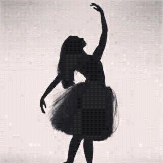 l0oly_333's profile picture. ‏آنيقہ بطريقہ ملفتہ وخجولہ ، هادئہ امام النآس ، مزعجہ امام من اُحب ، وخلف الإزعاج مزاجٌ غريب..! لي مع الصمت حكايہ عشق ، انا فتاة بمفاهيم مختلفہ ..