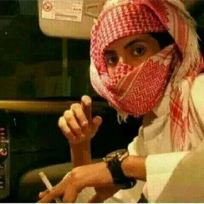 ‏كل ضحكه من شفاتك تقلب الدنيا جنون X_X/3 .