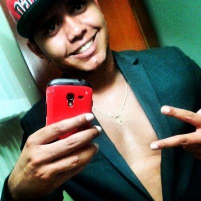 as noite são bonitas em qualquer lugar do mundo muita gente tem forma mais não tem conteúdo, eu não alienado  eu não sigo esse absurdo eu conheço o fim da linha