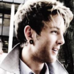 drew favorites my tweets here and there