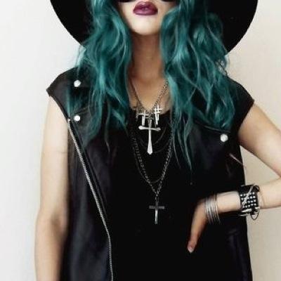 sarahlovestwd's profile picture. if you follow I'll follow back! #TWDfamily                I'm just a teenage dirtbag baby