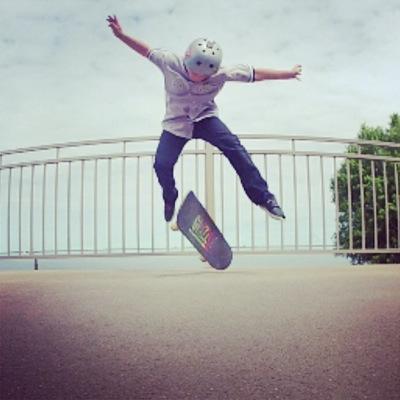 ghetto__burger's profile picture. skate and photographie