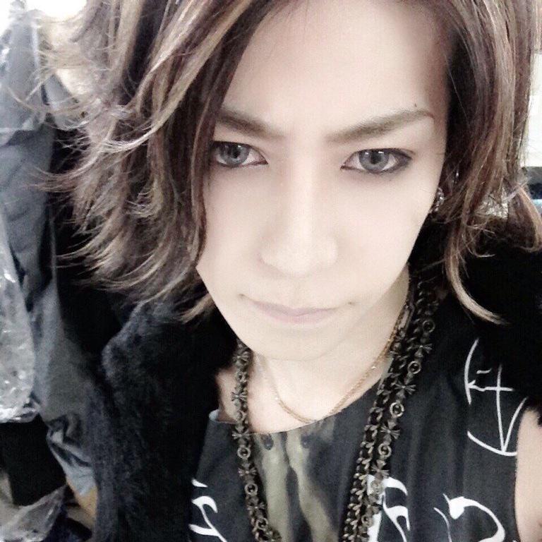 white judas--as VoCalist (シン) | Birthday: September 4th | Blood type B | Real --- @white_judas_rio | d[-⌇-]b GameXMusic, basketball |   I will walk together |