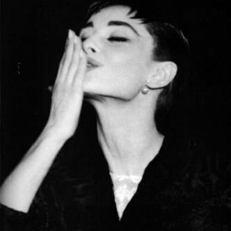 Gh_kh_sh's profile picture. ‏اللهم إرحمني يوم أسمع قرع أقدامهم وهم مغادرون وإرحمني إذا نُسي إسمي وبلى جسمي وهُجِر قبري ولم يزرني زائر ولم يتذكرني ذاكر