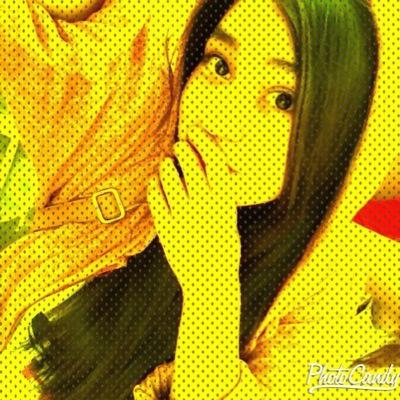 Me llamo jessie 
soy muy simpática
vivo en renca 
tengo 14 
me gusta el electro y el hip hop 
ando en skete
y eso :)