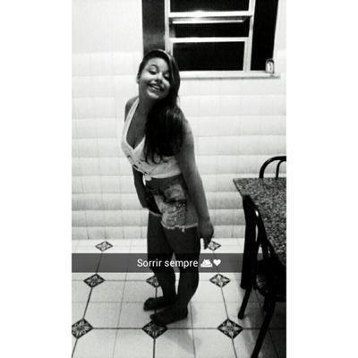 A luz que me guia é mais forte do que o mal olhado que me cerca.