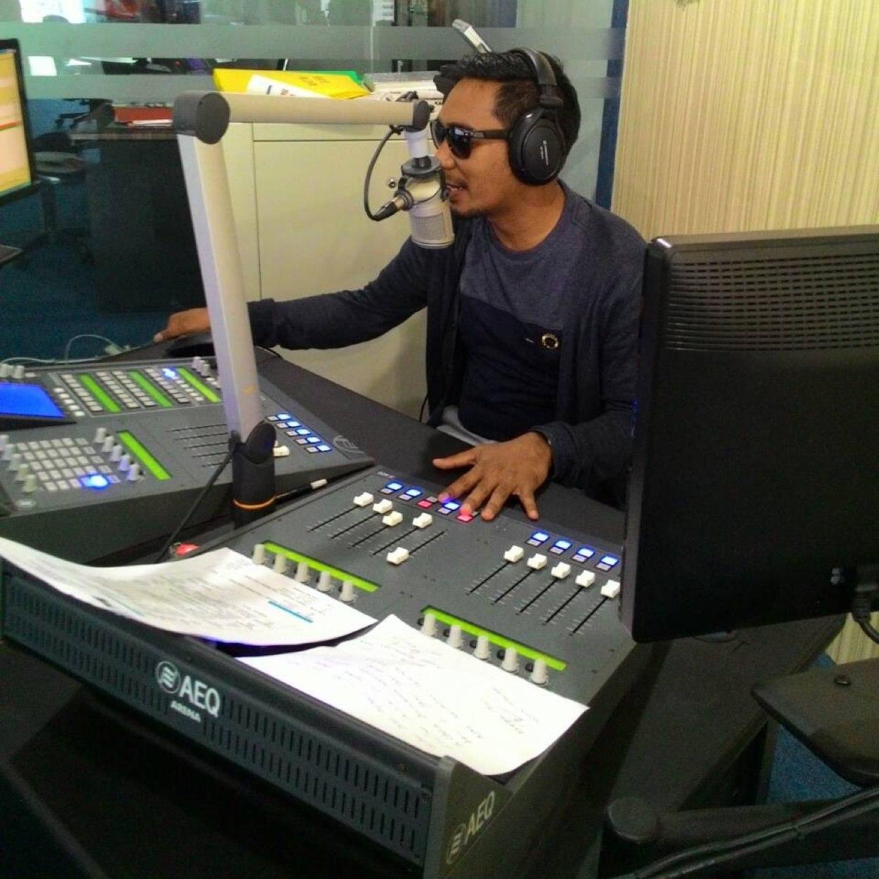 MD PRO-2 FM Ternate || Announcer || Mc || Creative13 EO || Email - iszerpro2@gmail.com || Wa - 0812 8776 4913