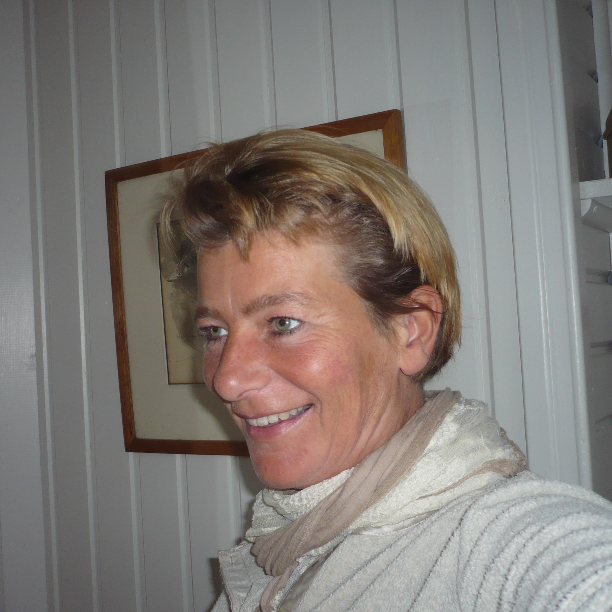 debraekeleer184's profile picture. Assistante au jury central